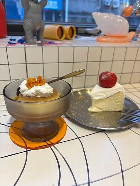 台北中山造糕的人,超有趣的賽博朋克Y2K風蛋糕店,店內裝潢超