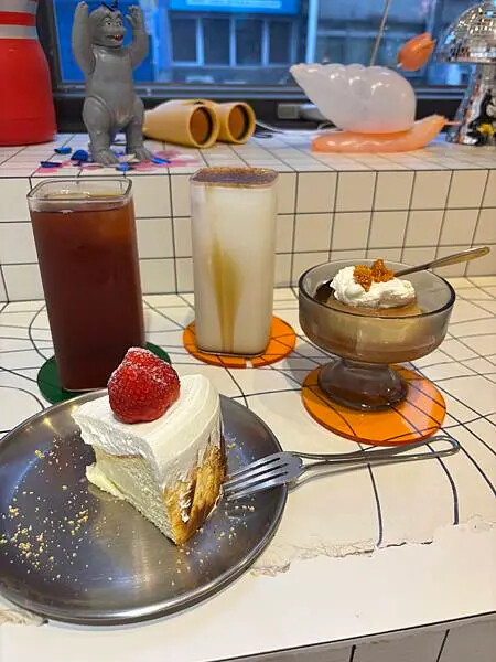 台北中山造糕的人,超有趣的賽博朋克Y2K風蛋糕店,店內裝潢超