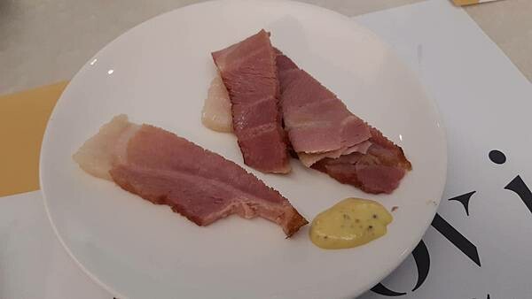 仲信鬱金香酒店-品臻樓 品東西自助餐吃到飽