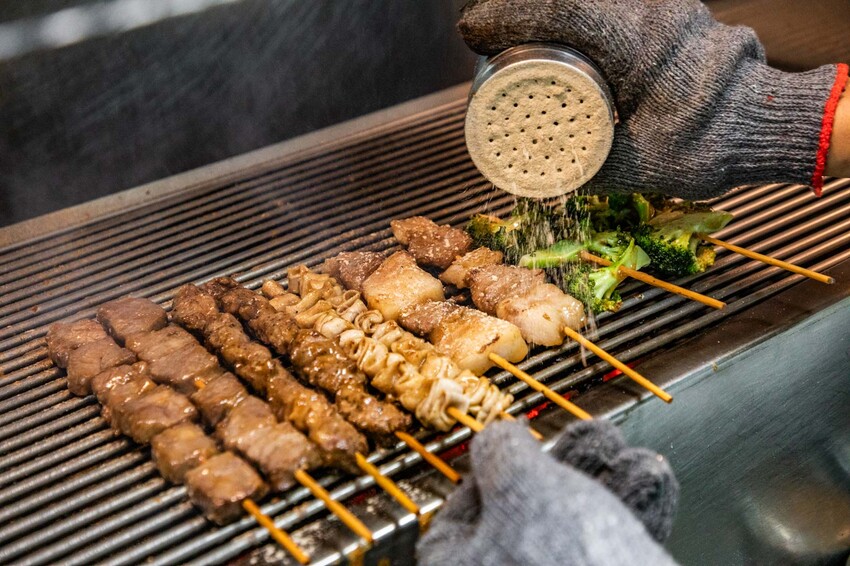 桃園八德必吃串烤店，品串串燒大口滿足。