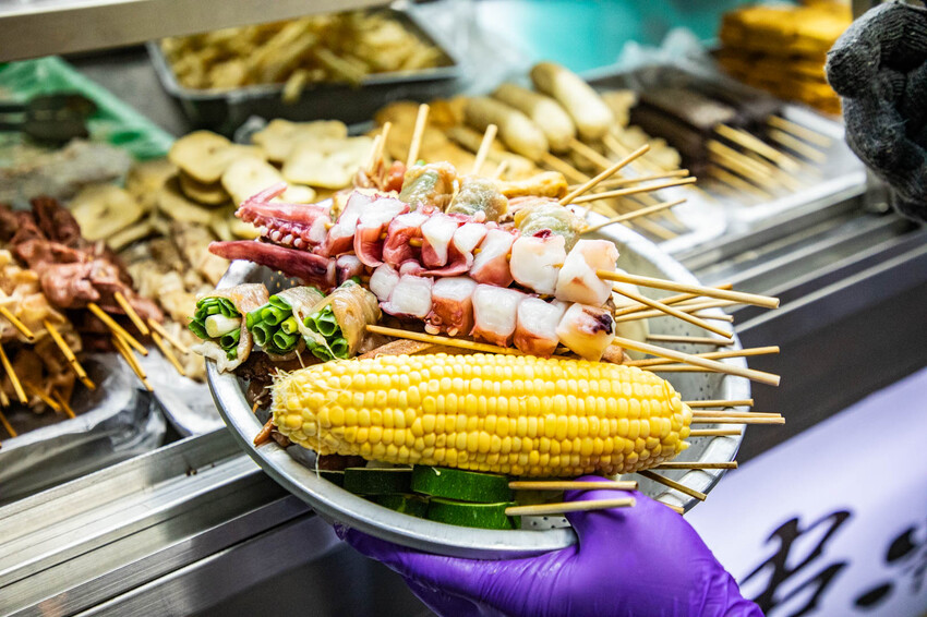 桃園八德必吃串烤店，品串串燒大口滿足。