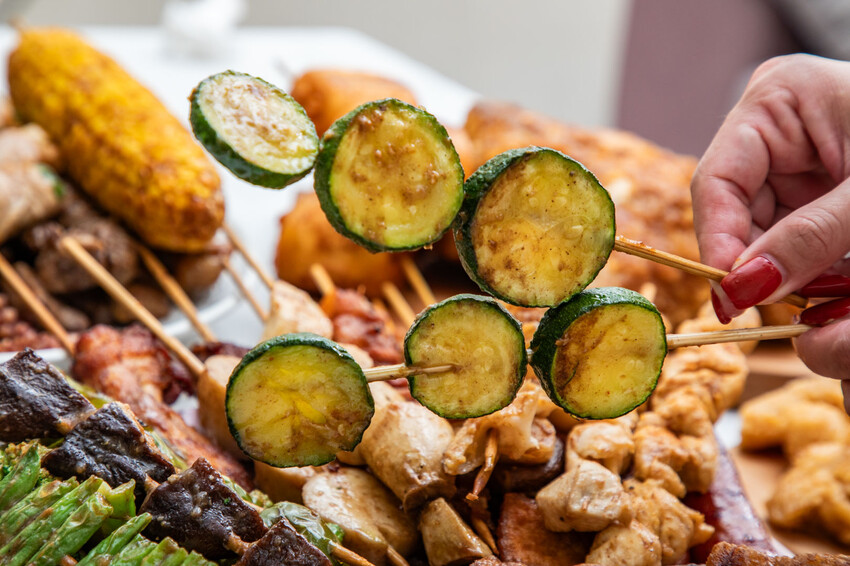 桃園八德必吃串烤店，品串串燒大口滿足。