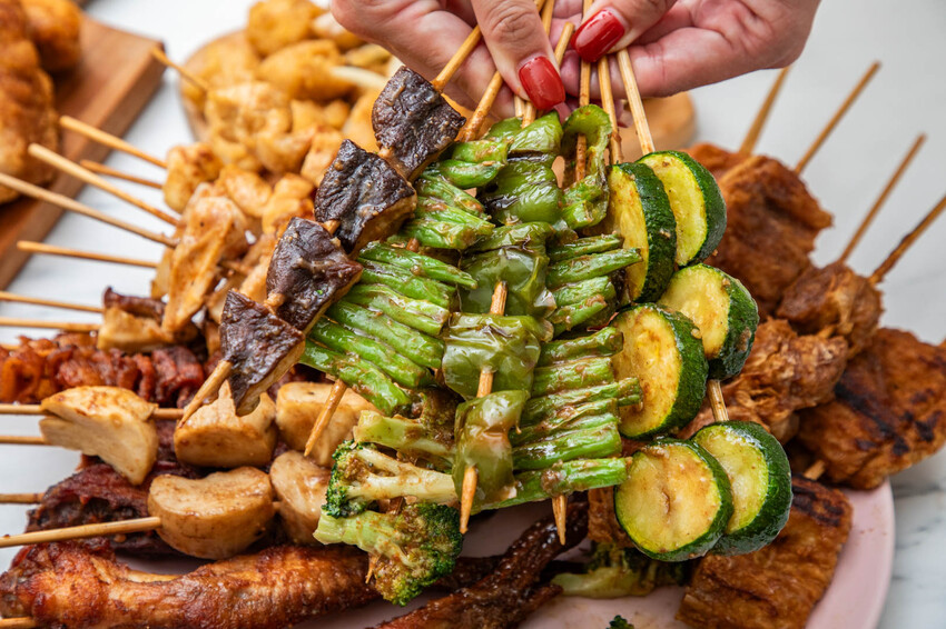 桃園八德必吃串烤店，品串串燒大口滿足。