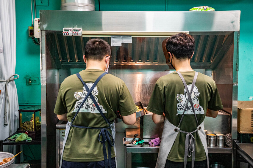 桃園八德必吃串烤店，品串串燒大口滿足。