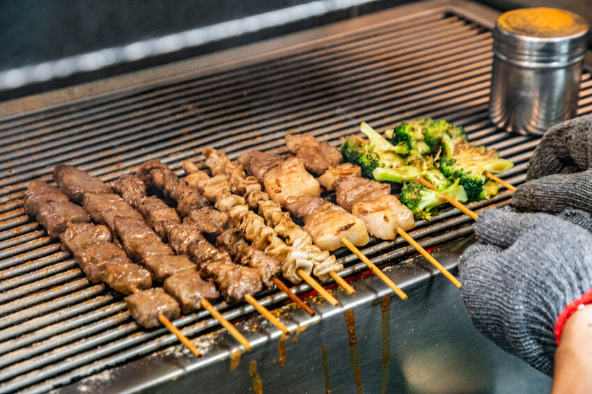 桃園八德必吃串烤店，品串串燒大口滿足。