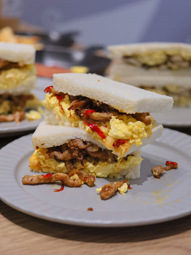 只有阿嬤做的吐司才這麼胖！滑嫩炒蛋水嫩好好吃，每一口都咬得到肉肉~