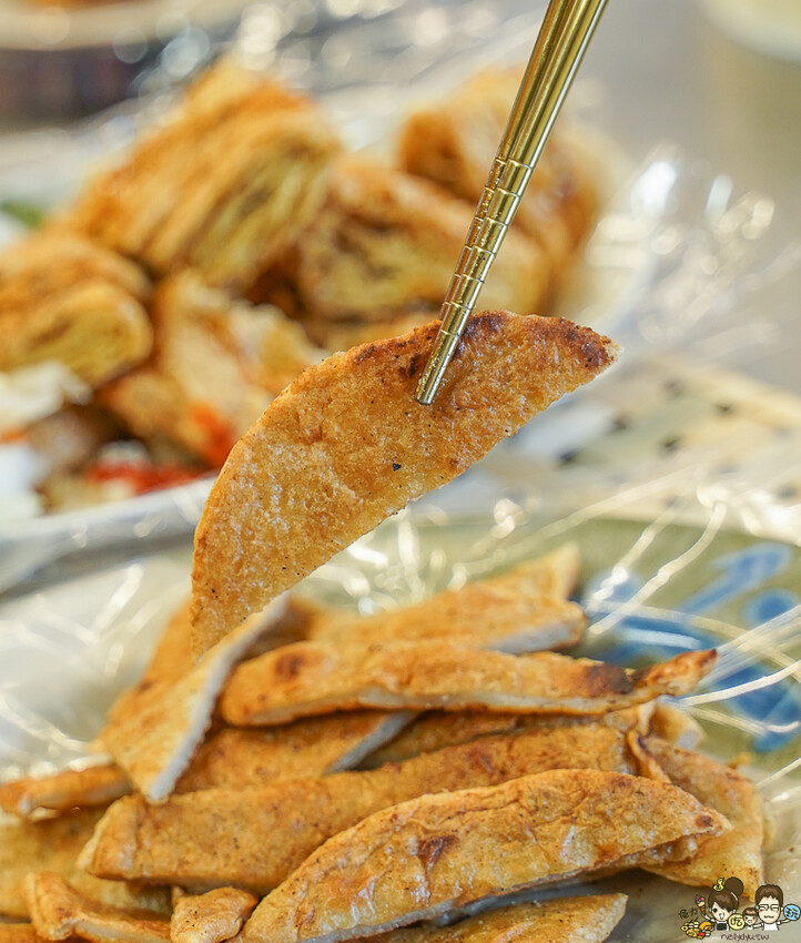 章記黑豬肉香腸、手工大腸 X 在地超過20年老字號 純手工黑香腸、手作糯米腸、獨家客家鹹豬肉，高雄六龜必吃美食 - 跟著尼力吃喝玩樂＆親子生活