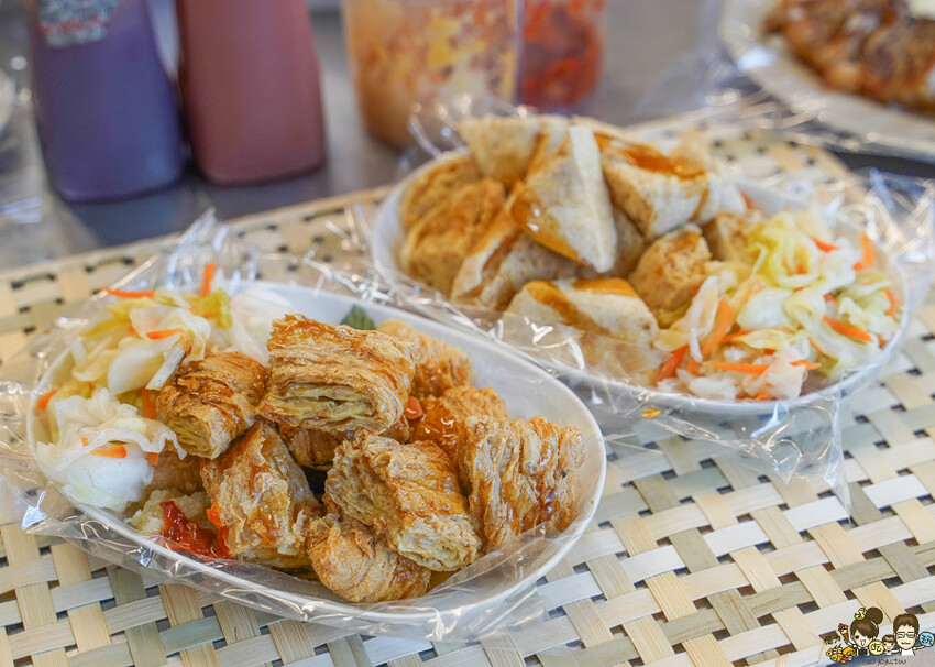 章記黑豬肉香腸、手工大腸 X 在地超過20年老字號 純手工黑香腸、手作糯米腸、獨家客家鹹豬肉，高雄六龜必吃美食 - 跟著尼力吃喝玩樂＆親子生活