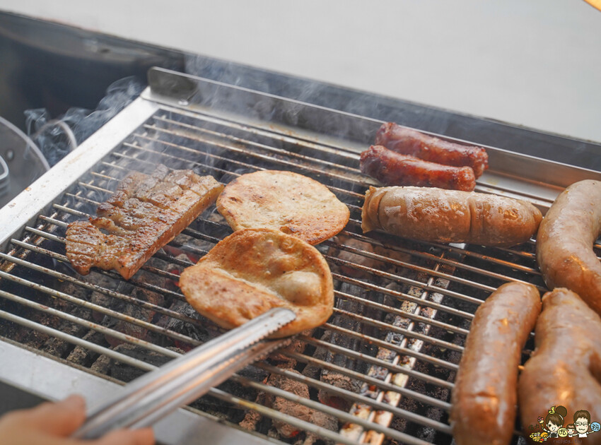 章記黑豬肉香腸、手工大腸 X 在地超過20年老字號 純手工黑香腸、手作糯米腸、獨家客家鹹豬肉，高雄六龜必吃美食 - 跟著尼力吃喝玩樂＆親子生活