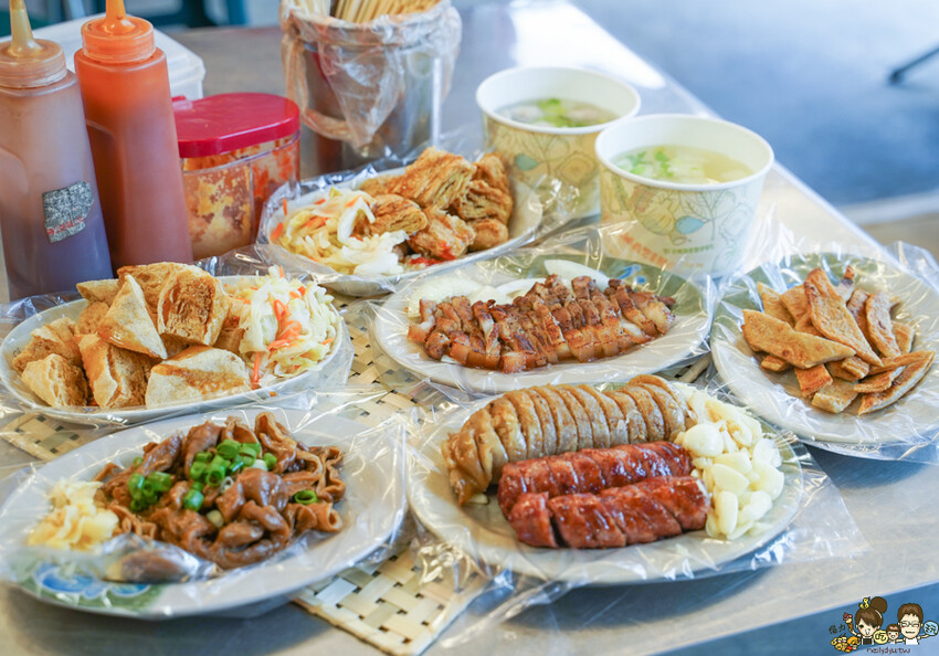 章記黑豬肉香腸、手工大腸 X 在地超過20年老字號 純手工黑香腸、手作糯米腸、獨家客家鹹豬肉，高雄六龜必吃美食 - 跟著尼力吃喝玩樂＆親子生活