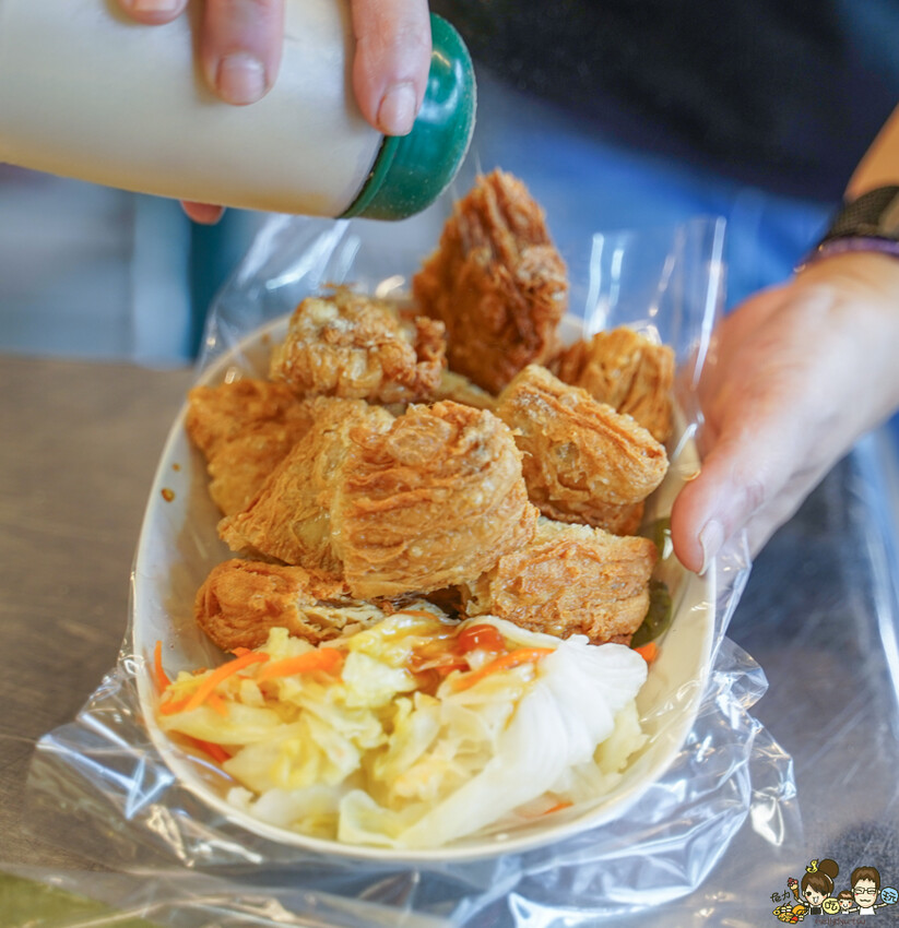 章記黑豬肉香腸、手工大腸 X 在地超過20年老字號 純手工黑香腸、手作糯米腸、獨家客家鹹豬肉，高雄六龜必吃美食 - 跟著尼力吃喝玩樂＆親子生活