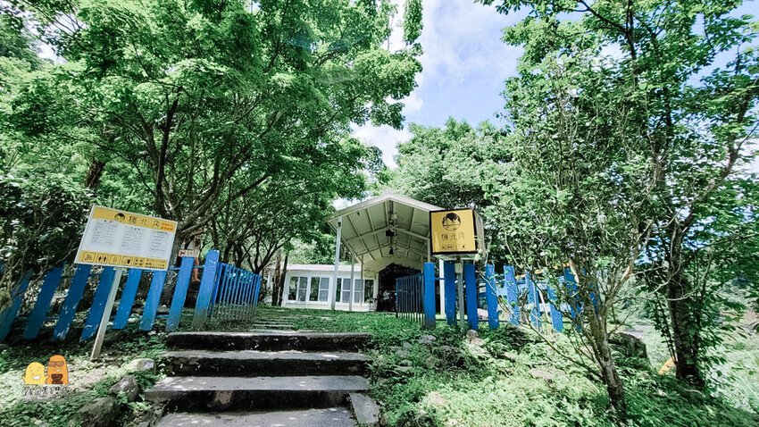 超隱密新竹咖啡廳！走過吊橋才可喝到的咖啡，12月還可賞楓葉