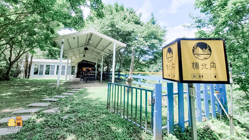 超隱密新竹咖啡廳！走過吊橋才可喝到的咖啡，12月還可賞楓葉