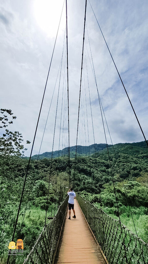 超隱密新竹咖啡廳！走過吊橋才可喝到的咖啡，12月還可賞楓葉