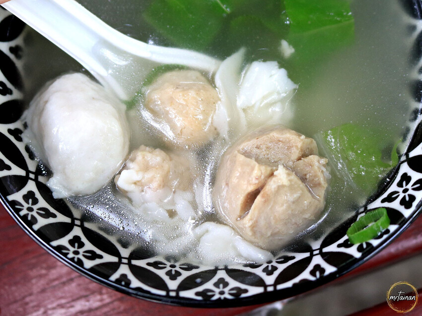 台南炒飯／傳承30年眷村好手藝／限量供應沒預訂吃不到／隱藏版鮮蝦系列／滿滿鮮蝦吃到痛風也甘願／用餐時段必排隊