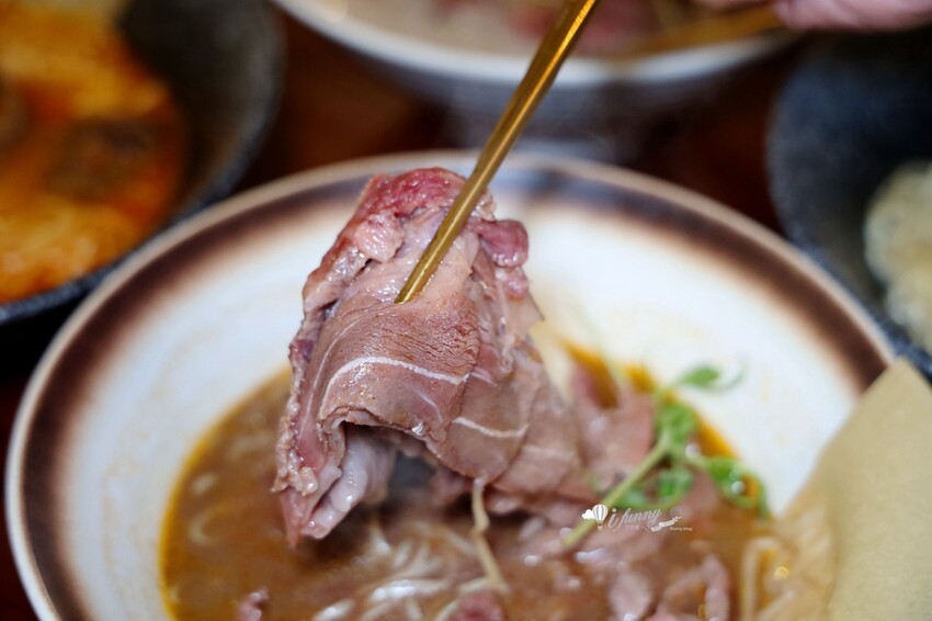 台北市大安區忠孝新生站 | 湯神 頂級和牛牛肉麵 純正滴牛精原汁原味