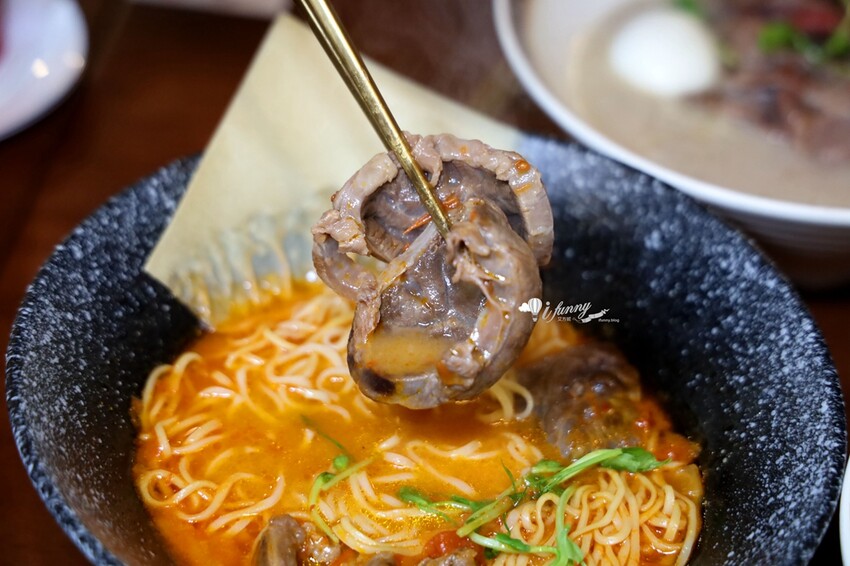 台北市大安區忠孝新生站 | 湯神 頂級和牛牛肉麵 純正滴牛精原汁原味