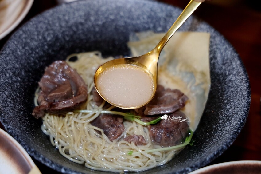 台北市大安區忠孝新生站 | 湯神 頂級和牛牛肉麵 純正滴牛精原汁原味