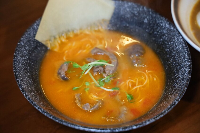 台北市大安區忠孝新生站 | 湯神 頂級和牛牛肉麵 純正滴牛精原汁原味