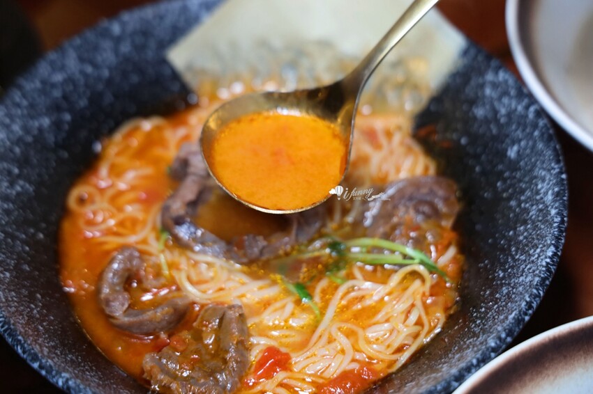 台北市大安區忠孝新生站 | 湯神 頂級和牛牛肉麵 純正滴牛精原汁原味