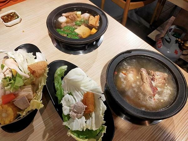 新北三峽狂一鍋北大店~新台式火鍋湯底~享無限自助吧~鍋要一起