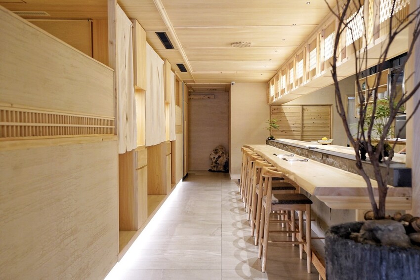 【新竹竹北】無菜單料理新選擇「雁新和食料理」,斥資千萬打造、附設私人停車場,另有提供私人包廂,每日用餐僅兩個時段!1500元就能享受這高級的視覺味覺雙饗宴~ - 阿華田的美食日記