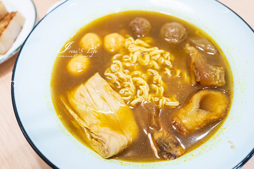 40年廚齡香港名廚楊華志坐鎮，帶來最道地的港式餐點，假日還有提供港式Brunch，蘆洲港點新地標 @Irene's 食旅．時旅