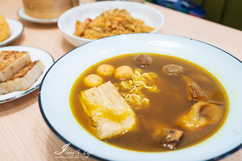40年廚齡香港名廚楊華志坐鎮，帶來最道地的港式餐點，假日還有提供港式Brunch，蘆洲港點新地標 @Irene's 食旅．時旅