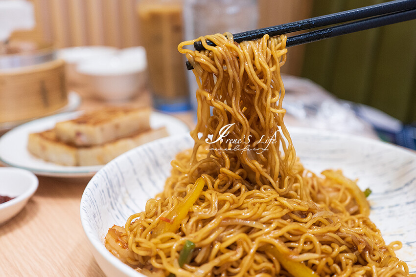 40年廚齡香港名廚楊華志坐鎮，帶來最道地的港式餐點，假日還有提供港式Brunch，蘆洲港點新地標 @Irene's 食旅．時旅