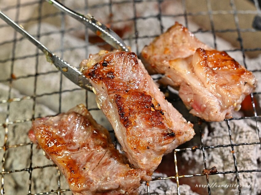 台中市西屯區Hi燒肉！油膩大叔の燒肉店｜台中高質感炭火燒肉推薦，傳統日式居酒屋風格，主打內臟燒肉