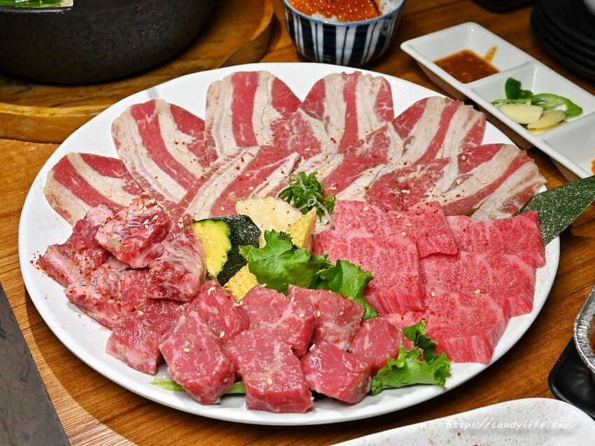 台中市西屯區Hi燒肉！油膩大叔の燒肉店｜台中高質感炭火燒肉推薦，傳統日式居酒屋風格，主打內臟燒肉