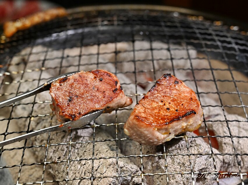 台中市西屯區Hi燒肉！油膩大叔の燒肉店｜台中高質感炭火燒肉推薦，傳統日式居酒屋風格，主打內臟燒肉