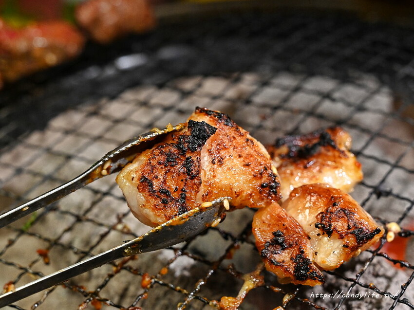 台中市西屯區Hi燒肉！油膩大叔の燒肉店｜台中高質感炭火燒肉推薦，傳統日式居酒屋風格，主打內臟燒肉