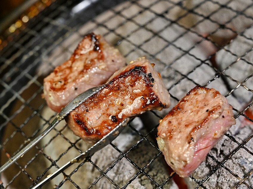 台中市西屯區Hi燒肉！油膩大叔の燒肉店｜台中高質感炭火燒肉推薦，傳統日式居酒屋風格，主打內臟燒肉