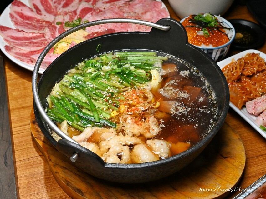 台中市西屯區Hi燒肉！油膩大叔の燒肉店｜台中高質感炭火燒肉推薦，傳統日式居酒屋風格，主打內臟燒肉