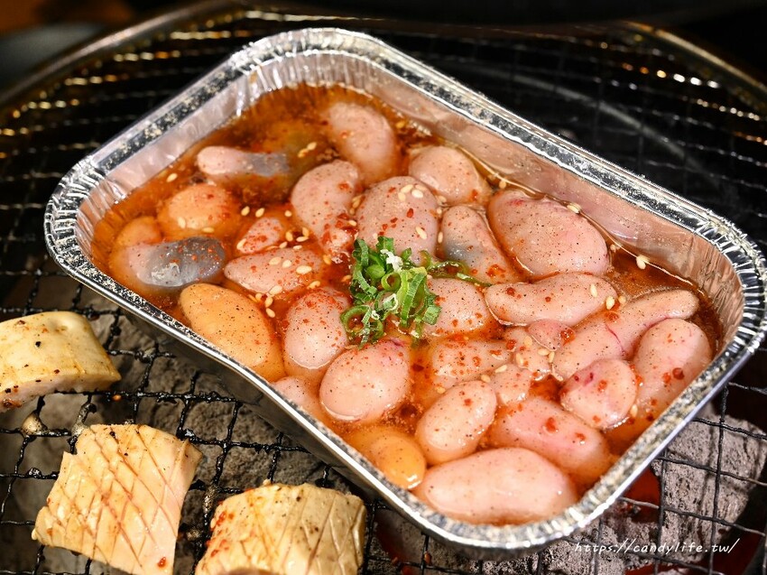 台中市西屯區Hi燒肉！油膩大叔の燒肉店｜台中高質感炭火燒肉推薦，傳統日式居酒屋風格，主打內臟燒肉