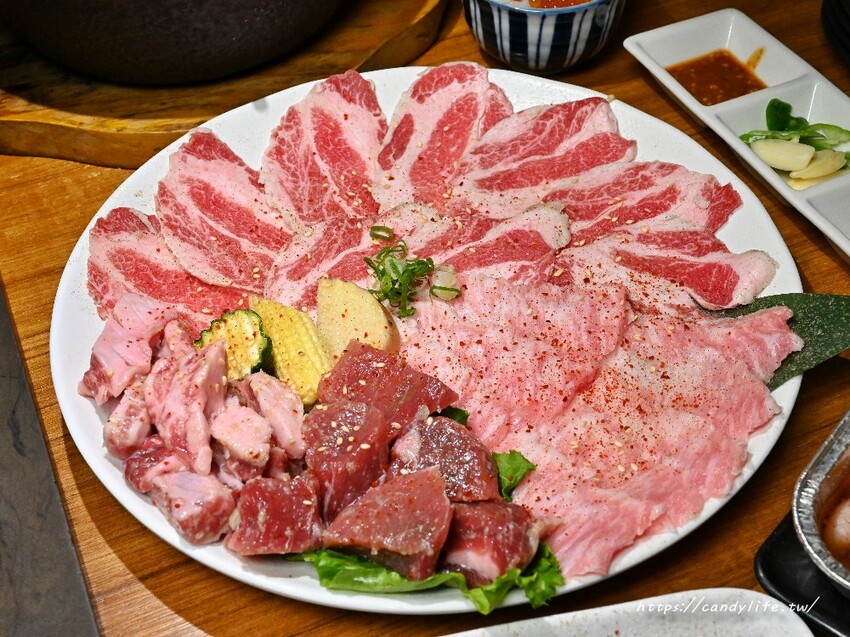 台中市西屯區Hi燒肉！油膩大叔の燒肉店｜台中高質感炭火燒肉推薦，傳統日式居酒屋風格，主打內臟燒肉
