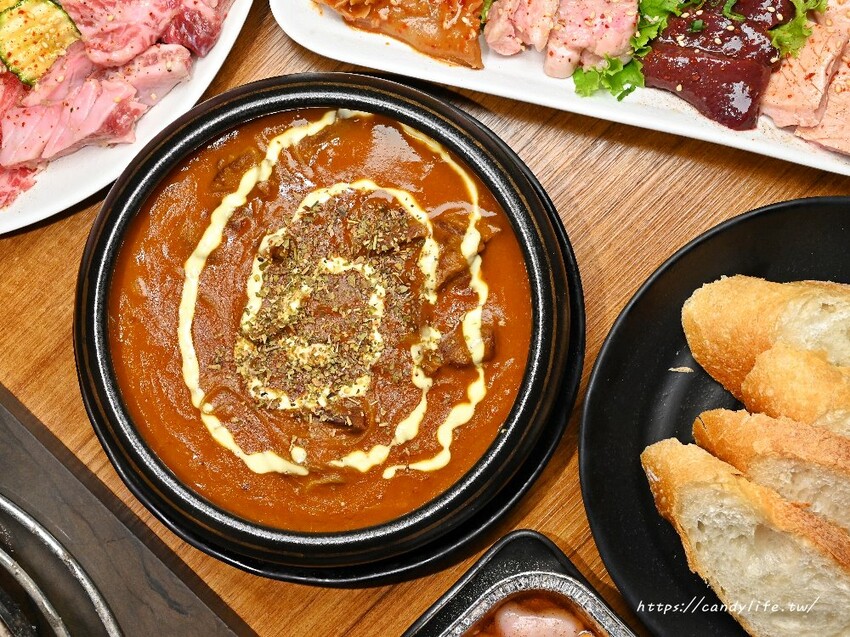 台中市西屯區Hi燒肉！油膩大叔の燒肉店｜台中高質感炭火燒肉推薦，傳統日式居酒屋風格，主打內臟燒肉