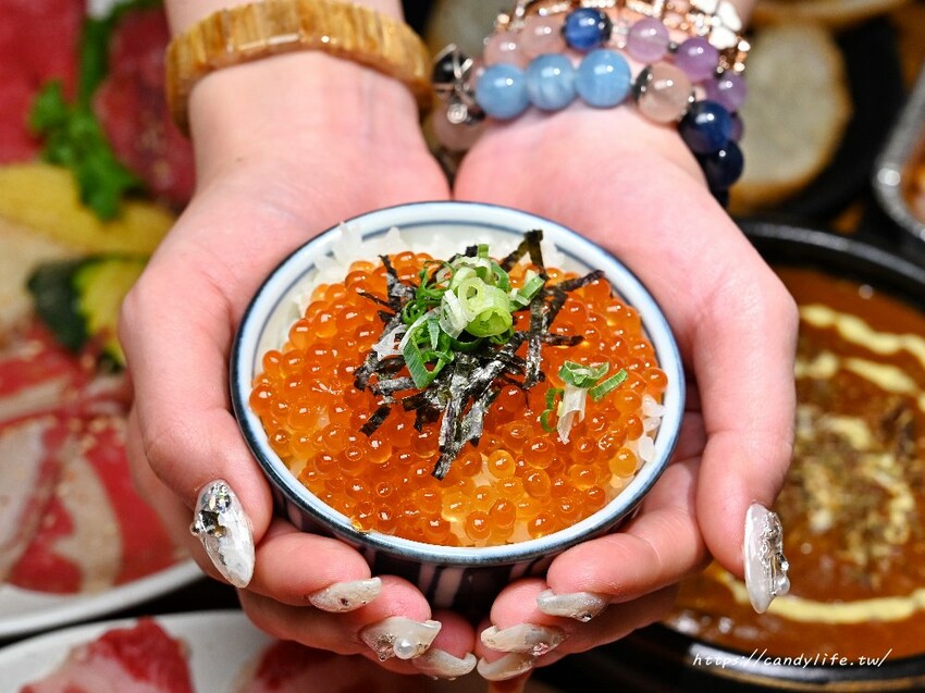 台中市西屯區Hi燒肉！油膩大叔の燒肉店｜台中高質感炭火燒肉推薦，傳統日式居酒屋風格，主打內臟燒肉