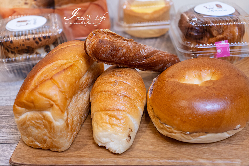 文青麵包店新開幕，現烤麵包一出爐就秒殺，挑戰最便宜的麵包，現烤麵包4個只要100元 @Irene's 食旅．時旅