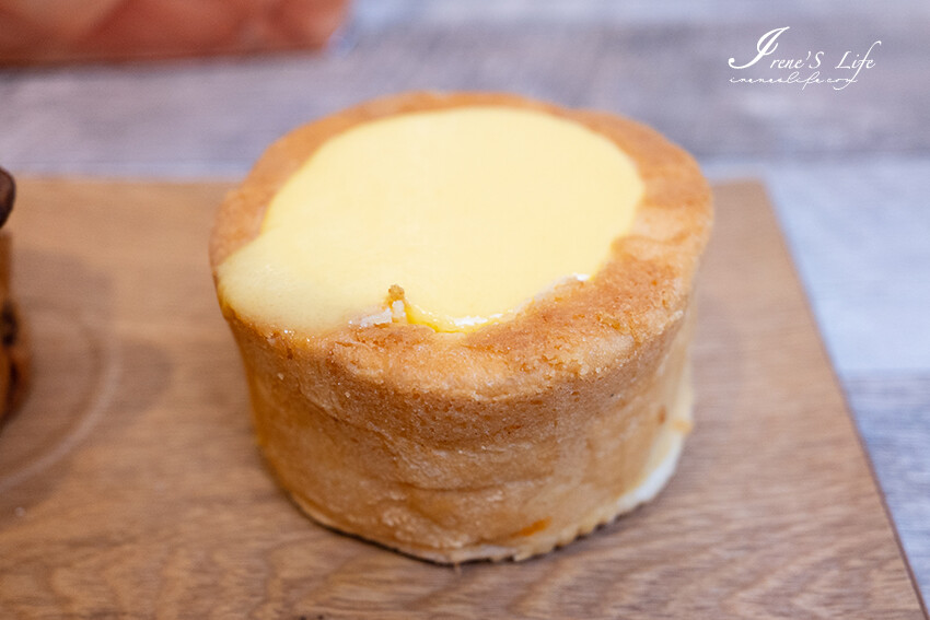 文青麵包店新開幕，現烤麵包一出爐就秒殺，挑戰最便宜的麵包，現烤麵包4個只要100元 @Irene's 食旅．時旅