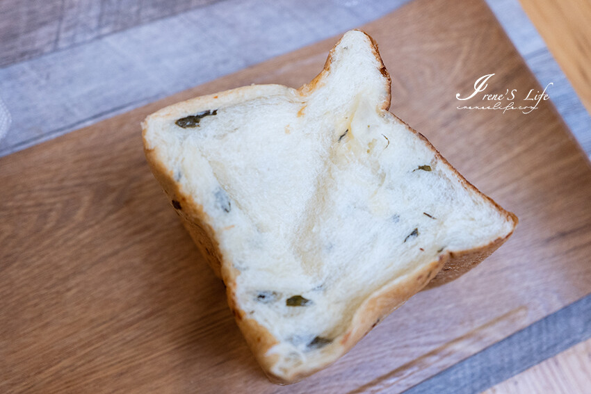 文青麵包店新開幕，現烤麵包一出爐就秒殺，挑戰最便宜的麵包，現烤麵包4個只要100元 @Irene's 食旅．時旅