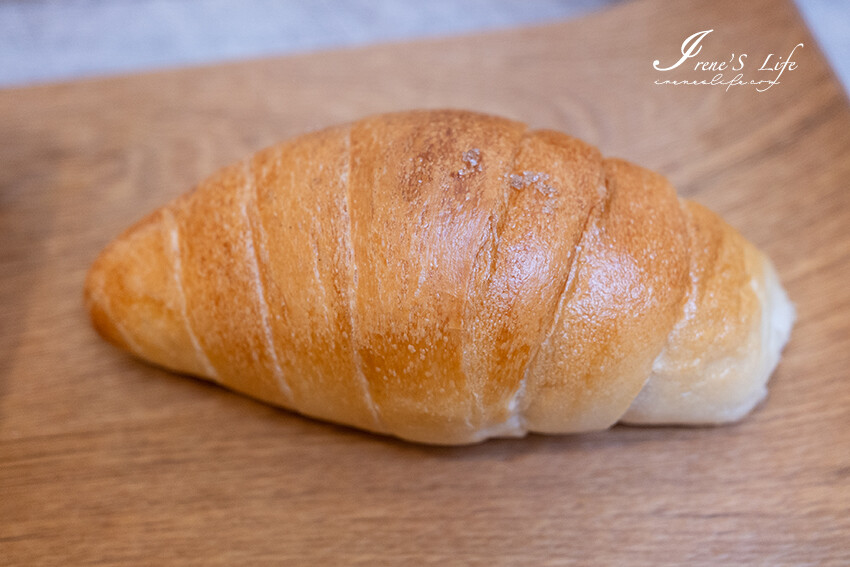 文青麵包店新開幕，現烤麵包一出爐就秒殺，挑戰最便宜的麵包，現烤麵包4個只要100元 @Irene's 食旅．時旅