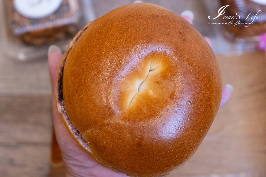 文青麵包店新開幕，現烤麵包一出爐就秒殺，挑戰最便宜的麵包，現烤麵包4個只要100元 @Irene's 食旅．時旅