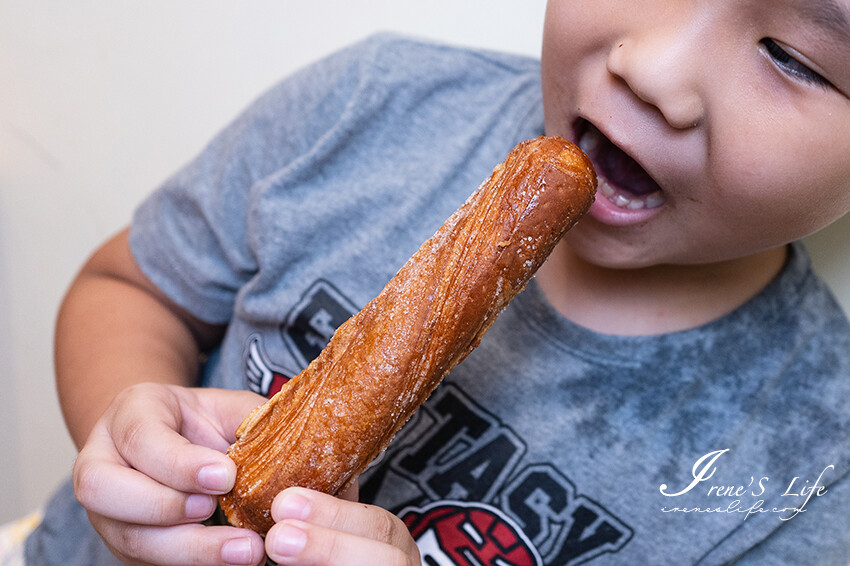 文青麵包店新開幕，現烤麵包一出爐就秒殺，挑戰最便宜的麵包，現烤麵包4個只要100元 @Irene's 食旅．時旅