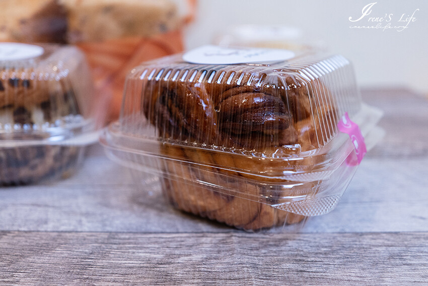 文青麵包店新開幕，現烤麵包一出爐就秒殺，挑戰最便宜的麵包，現烤麵包4個只要100元 @Irene's 食旅．時旅