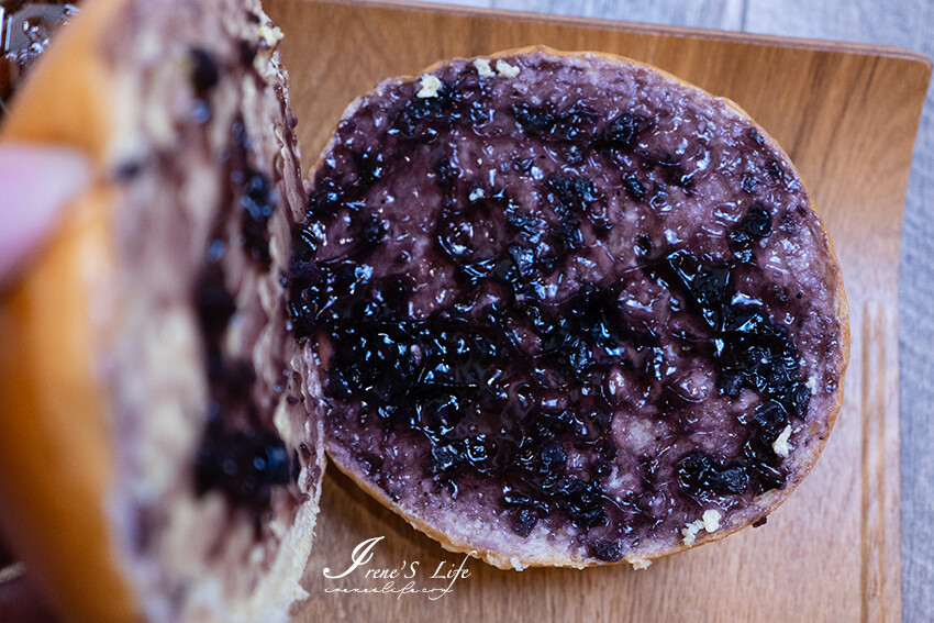 文青麵包店新開幕，現烤麵包一出爐就秒殺，挑戰最便宜的麵包，現烤麵包4個只要100元 @Irene's 食旅．時旅