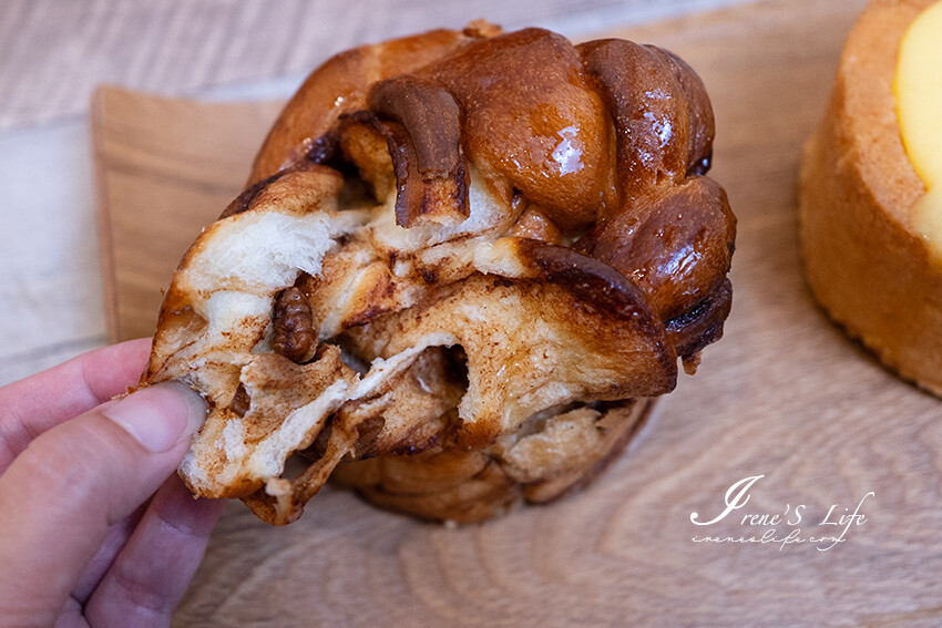 文青麵包店新開幕，現烤麵包一出爐就秒殺，挑戰最便宜的麵包，現烤麵包4個只要100元 @Irene's 食旅．時旅