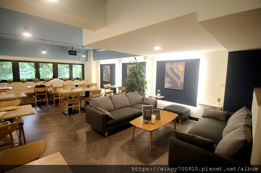 新北市三重區新北/三重 有插座舒適空間咖啡廳 三重優質咖啡廳推薦！彩虹 🌈蜂蜜蛋糕超吸睛～【可集咖啡】cozy co