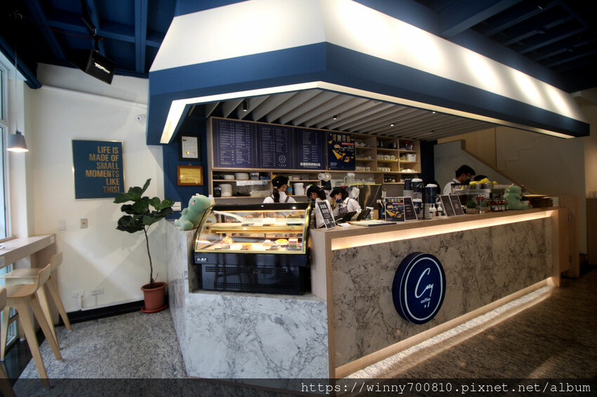 新北市三重區新北/三重 有插座舒適空間咖啡廳 三重優質咖啡廳推薦！彩虹 🌈蜂蜜蛋糕超吸睛～【可集咖啡】cozy co